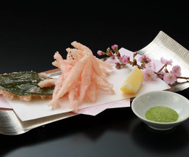 白魚桜花揚げ